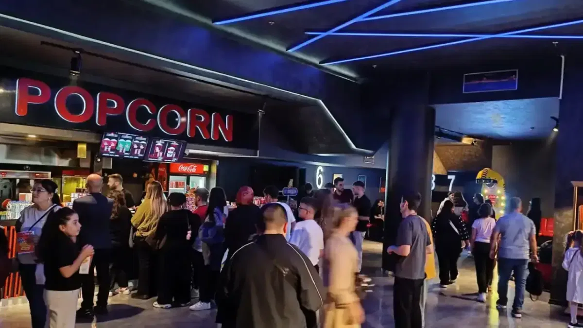Türkiye genelinde sinema salonları dolup taştı