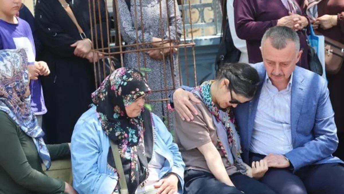 Kocaeli’de Başkan Büyükakın, Gülşah’ı acı gününde yalnız bırakmadı