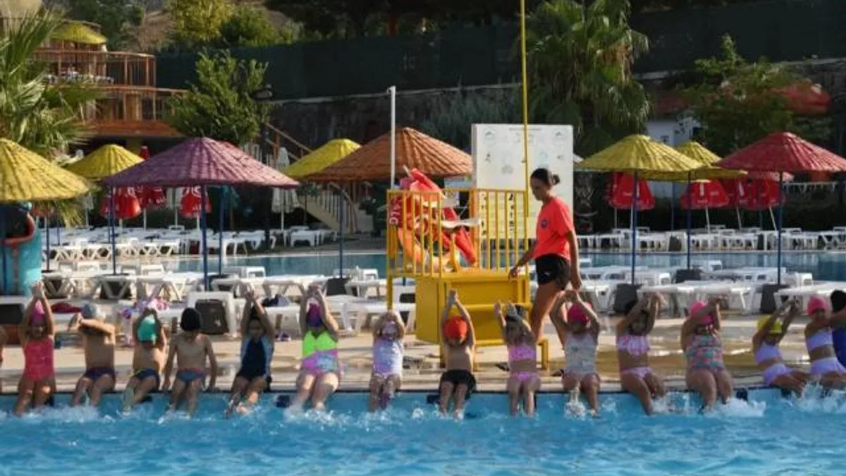 Özel gereksinimli çocuklara yüzme eğitimleri başlıyor