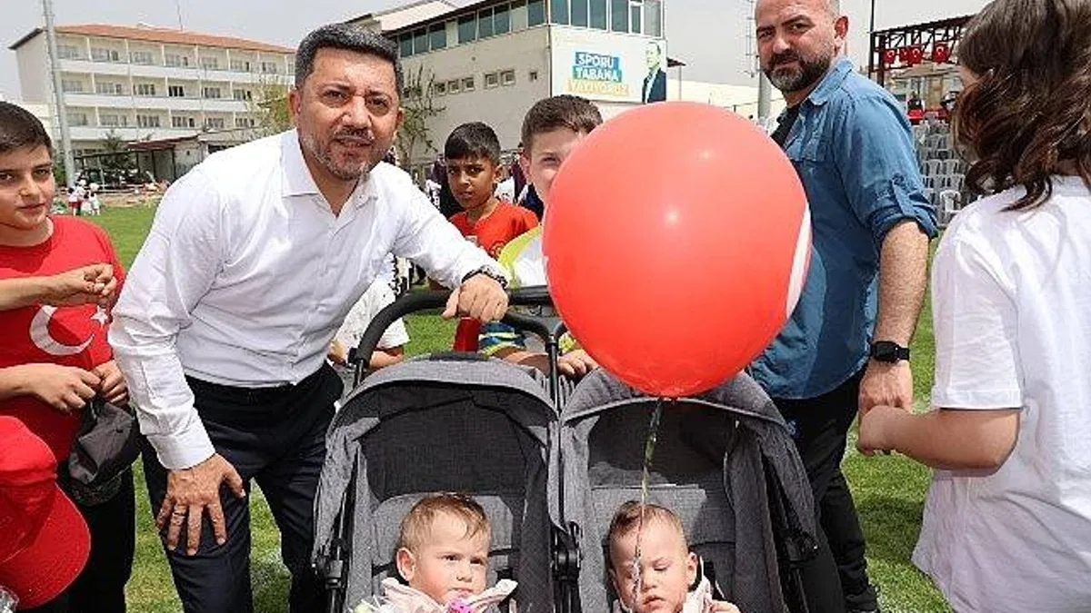 23 Nisan Ulusal Egemenlik ve Çocuk Bayramı, tüm yurtta olduğu gibi Nevşehir’de de coşkuyla kutlandı. Törene Nevşehir Belediye Başkanı Rasim Arı’da katıldı