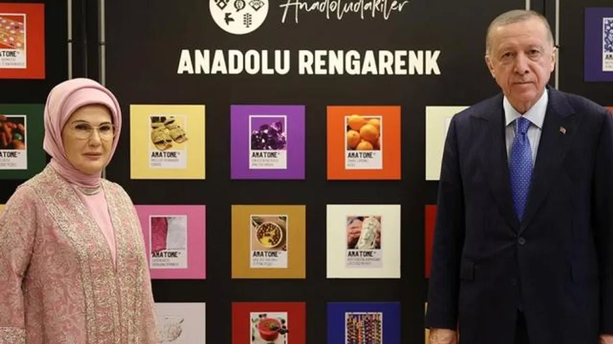 Erdoğan çiftinden ‘Anadoludakiler’ sergisine ziyaret