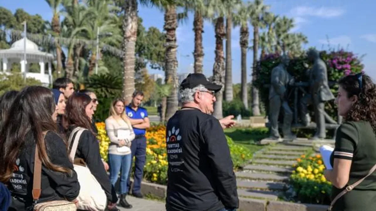 Türkiye’de ilk kez İzmir’de hayata geçirildi… Kent Denetçileri iş başında