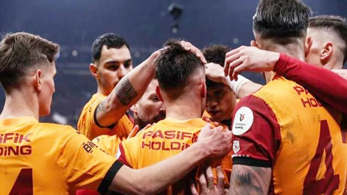 Galatasaray 4-3 Trabzonspor (Maç Sonucu) Aslan 3 puanı uzatmada kaptı!.