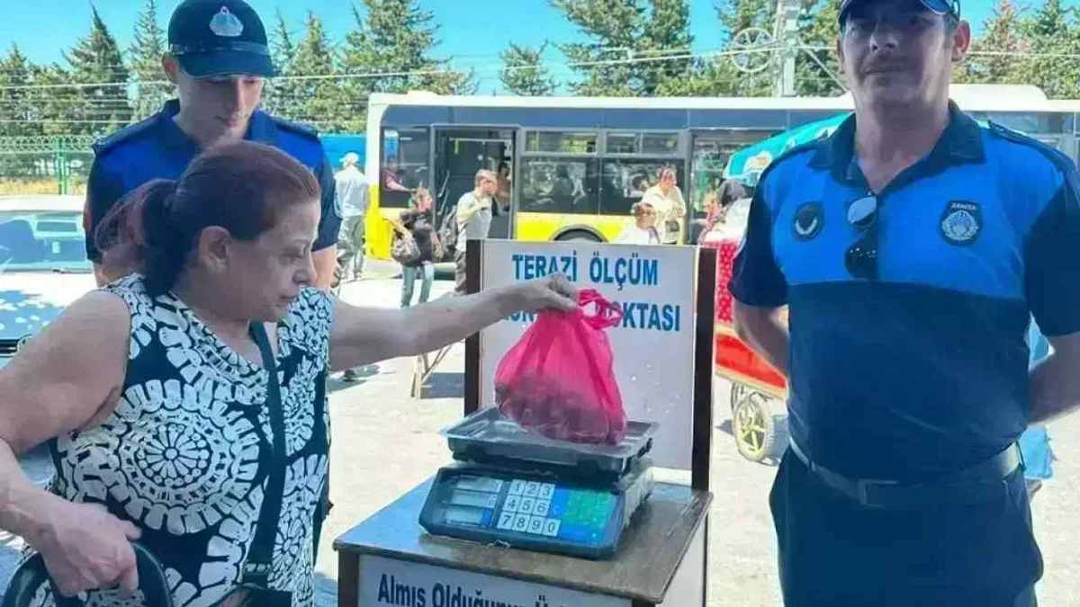 İstanbul Bakırköy Zabıtası’ndan pazarlarda sıkı denetim