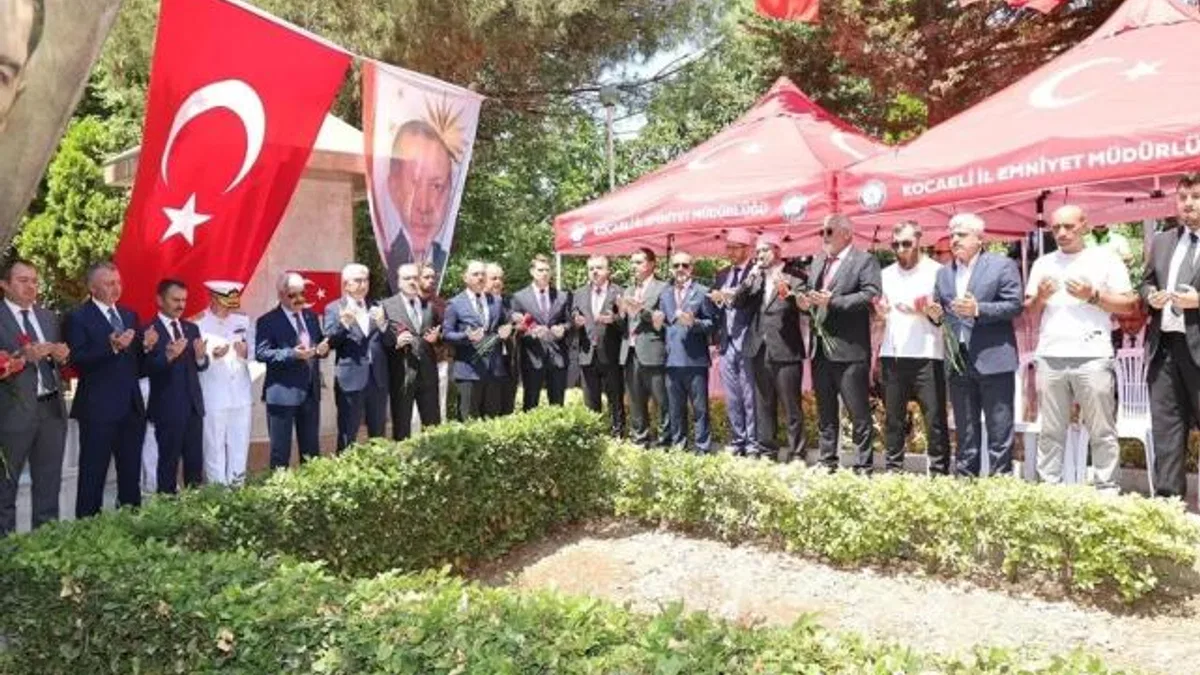 Kocaeli Bağçeşme’de protokol tam kadro şehitleri andı