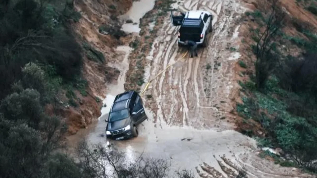 İzmir Yamanlar’da sağanak sonrası kurtarma operasyonu