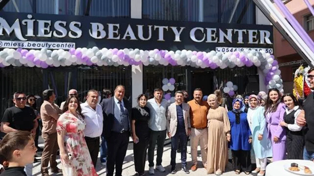 Başkan Arı, iş yeri açılışına katıldı