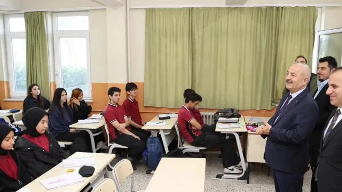 Gebze’de Başkan Büyükgöz’den okullara ziyaret