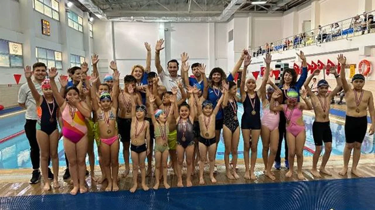 Milas Belediyesi, 23 Nisan’ı yüzme şenliği ile kutladı
