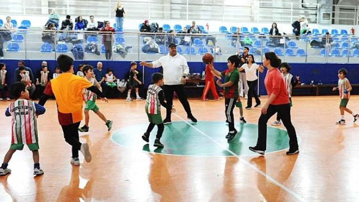 Karşıyakalı aileler basketbol şenliğinde buluştu
