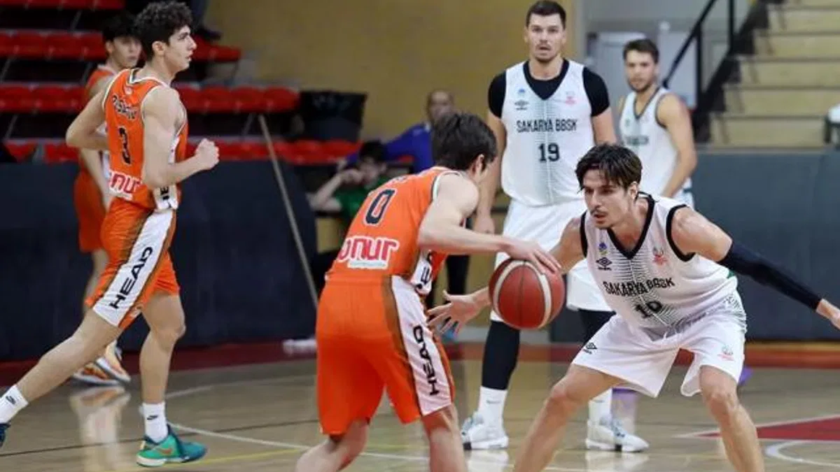 Sakarya son saniye basketiyle ilk galibiyeti aldı