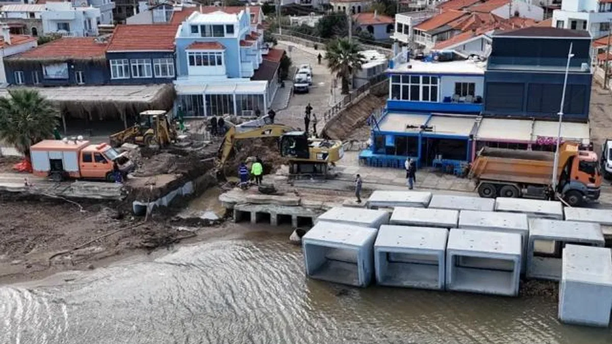 İzmir Yeni Foça’da taşkın kabusu sona erdi
