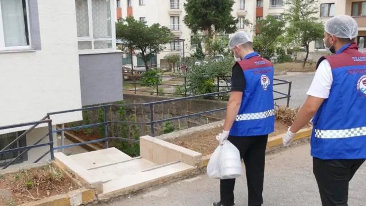 Bin 805 aileye evde sıcak yemek