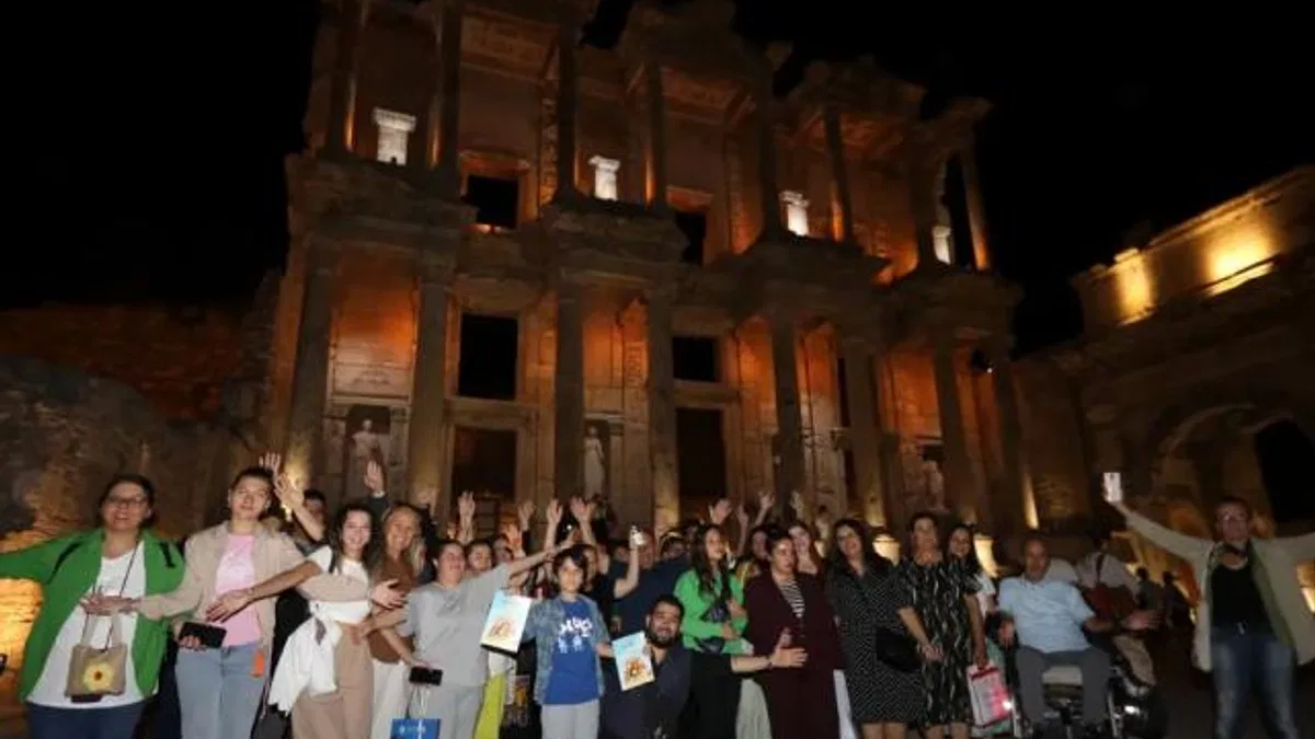 Engelsiz bireylere Efes’te gece yolculuğu