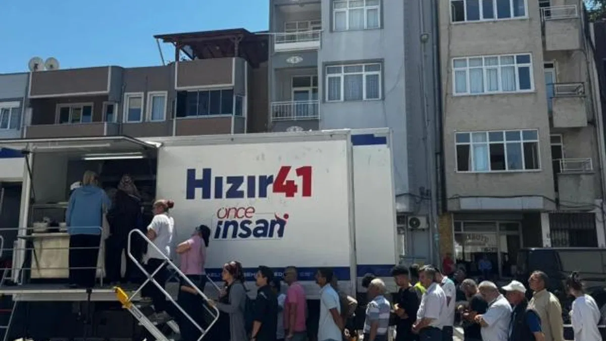 Hızır 41, Sındırgı’da depremzedelerin yanında
