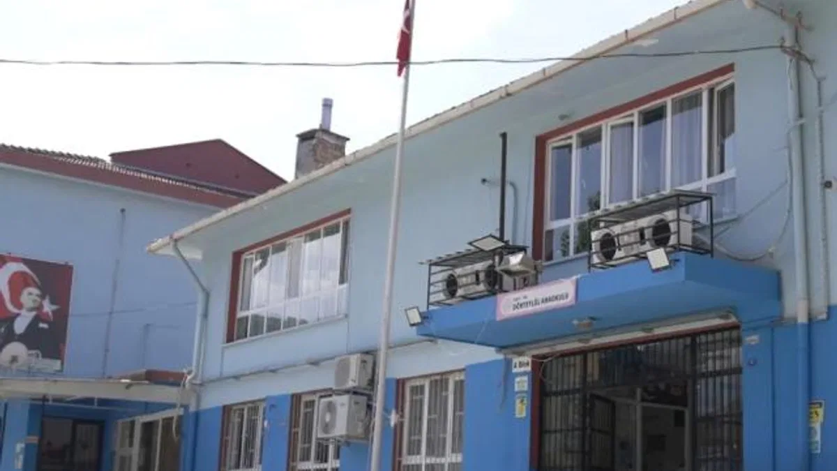 İzmir’in okullarına Büyükşehir eli