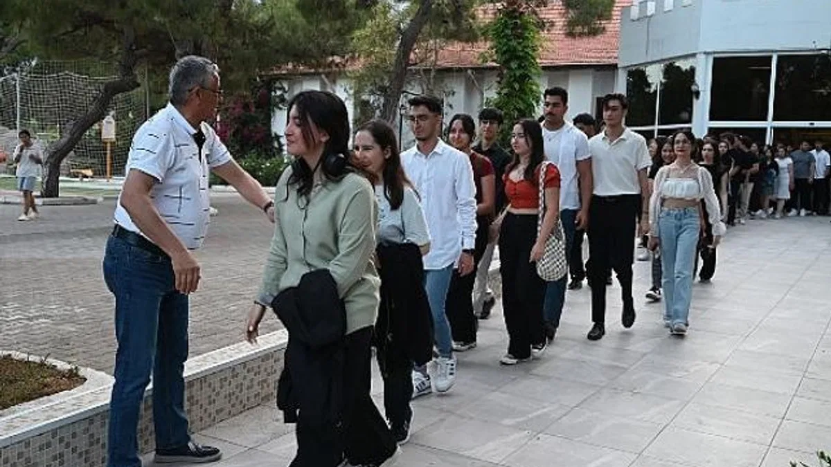 Başkan Topaloğlu’ndan öğrencilere motivasyon yemeği