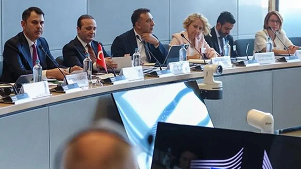 Bakan Kurum AB İklim Eylem Komiseri Hoekstra ile görüştü