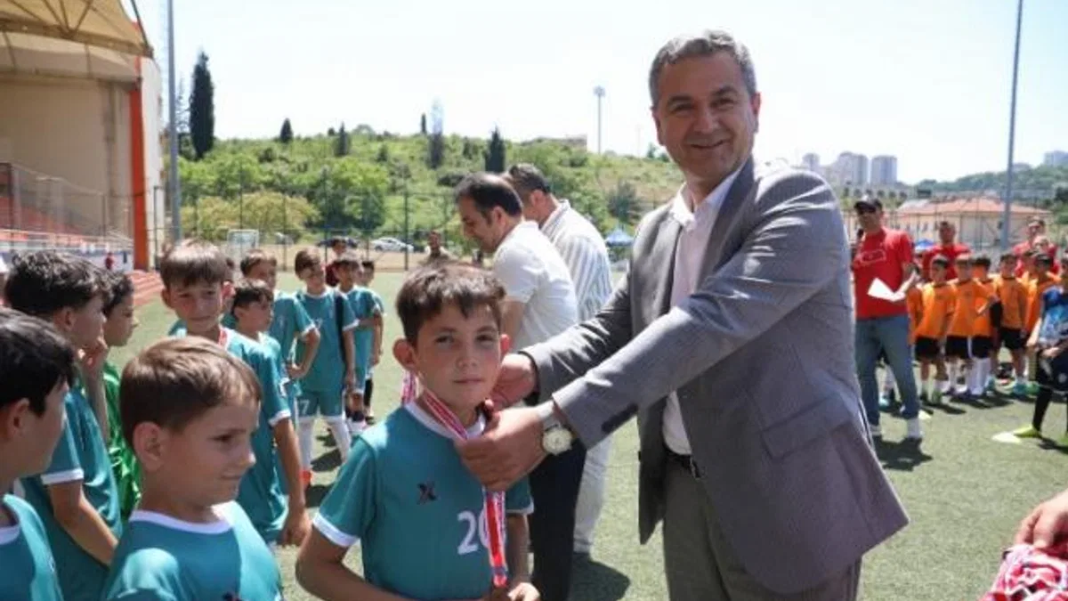 İzmitli gençler kurtuluş coşkusunu futbol şenliğinde doyasıya yaşıyor