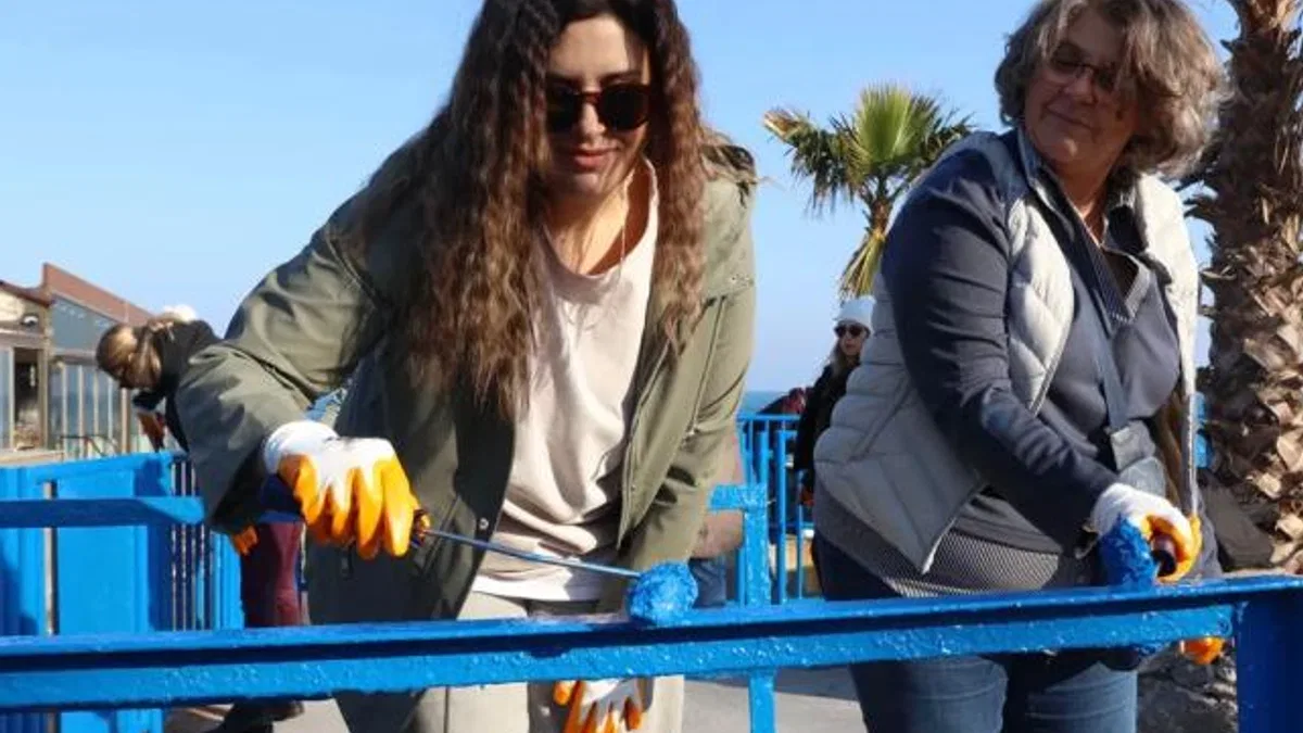 İzmir Güzelbahçe’den ‘boyanı, fırçanı al gel’ kampanyası