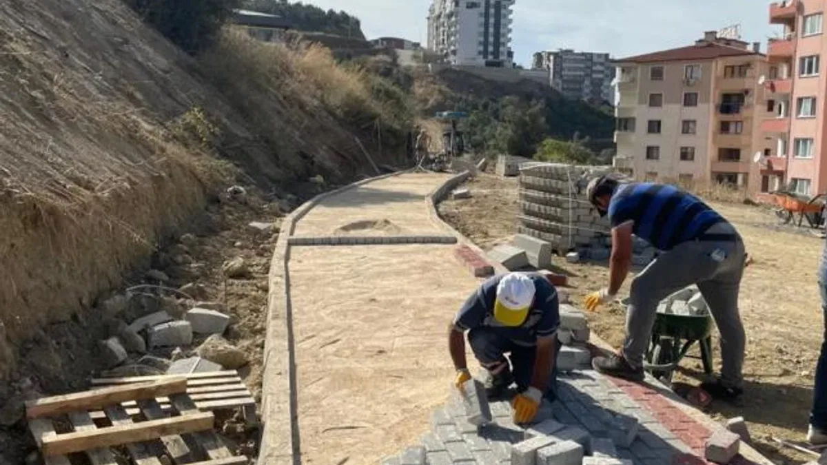 Bursa Gemlik’te mahalleler için hafta sonu da çalışıldı