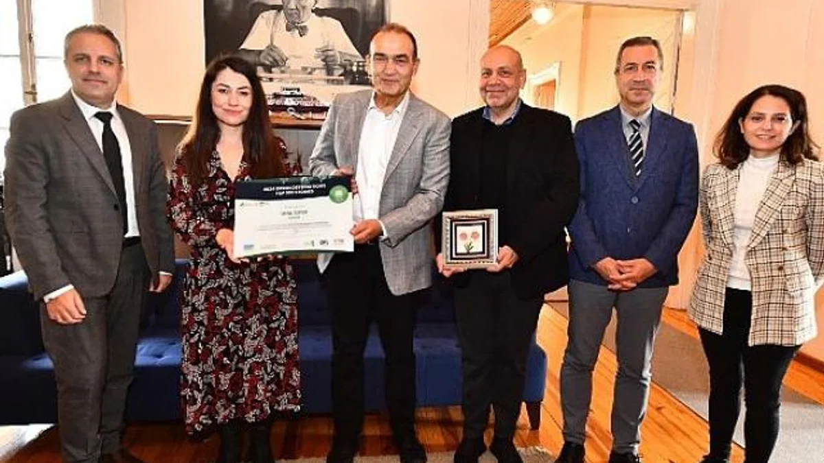 İzmir Büyükşehir Belediyesi’ne “En İyi 100 Hikaye Ödülü” sertifikası verildi