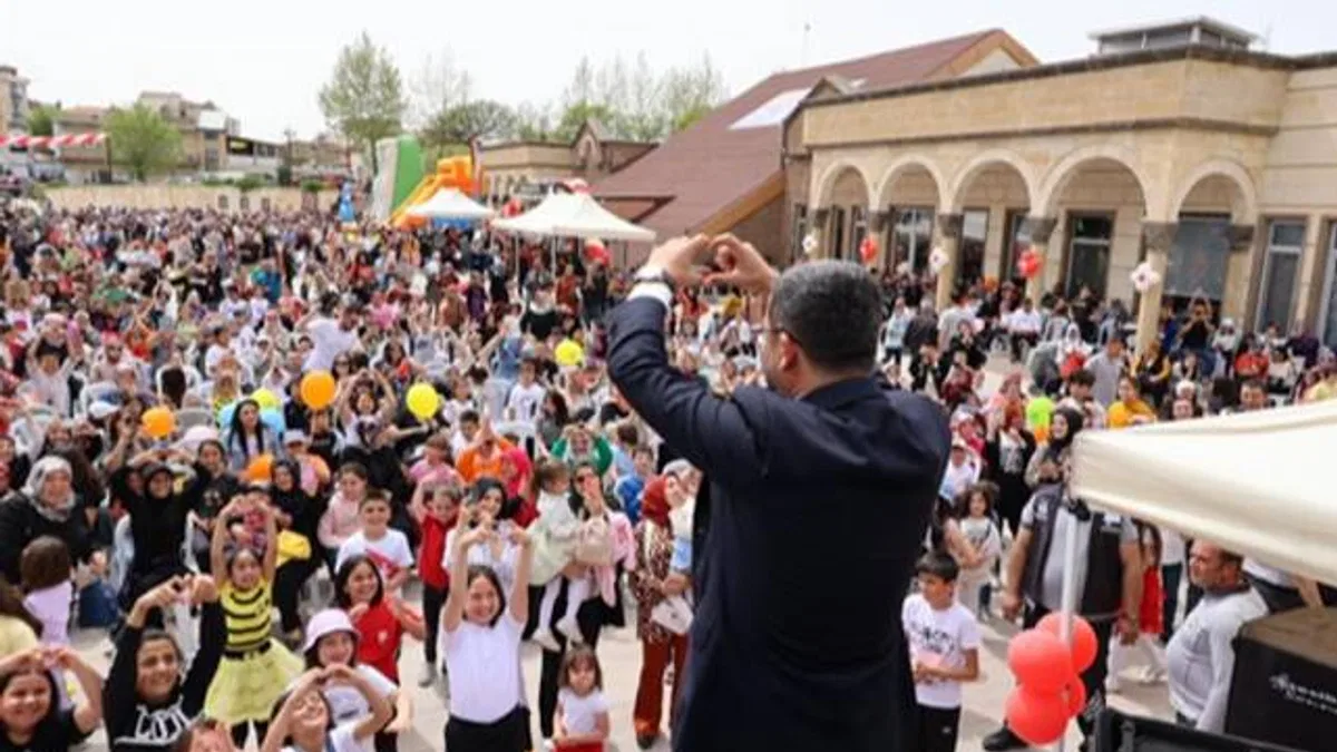 Çocuklar, 23 Nisan Çocuk Şenliği ile bayramı doyasıya yaşadı