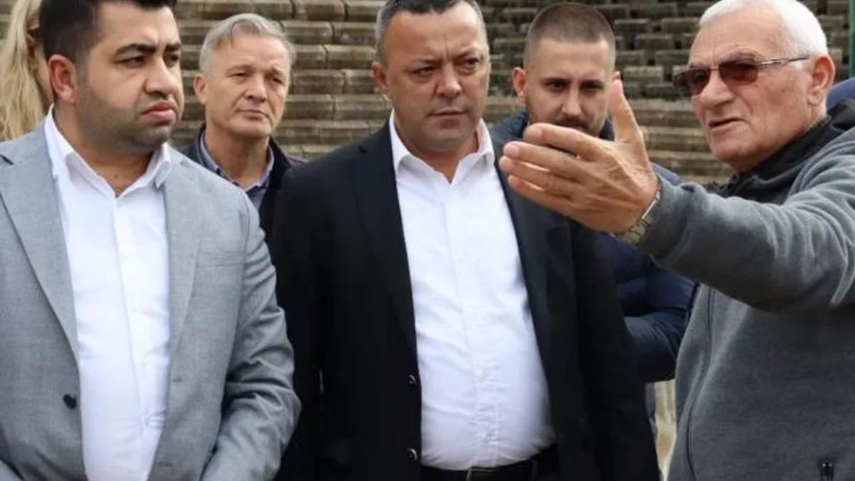 İzmit Belediyesi mahalle ziyaretlerine devam ediyor