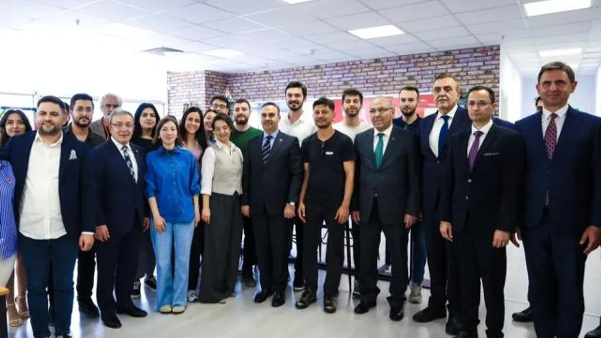 Bakan Kacır, DEÜ’lü girişimcilerle bir araya geldi