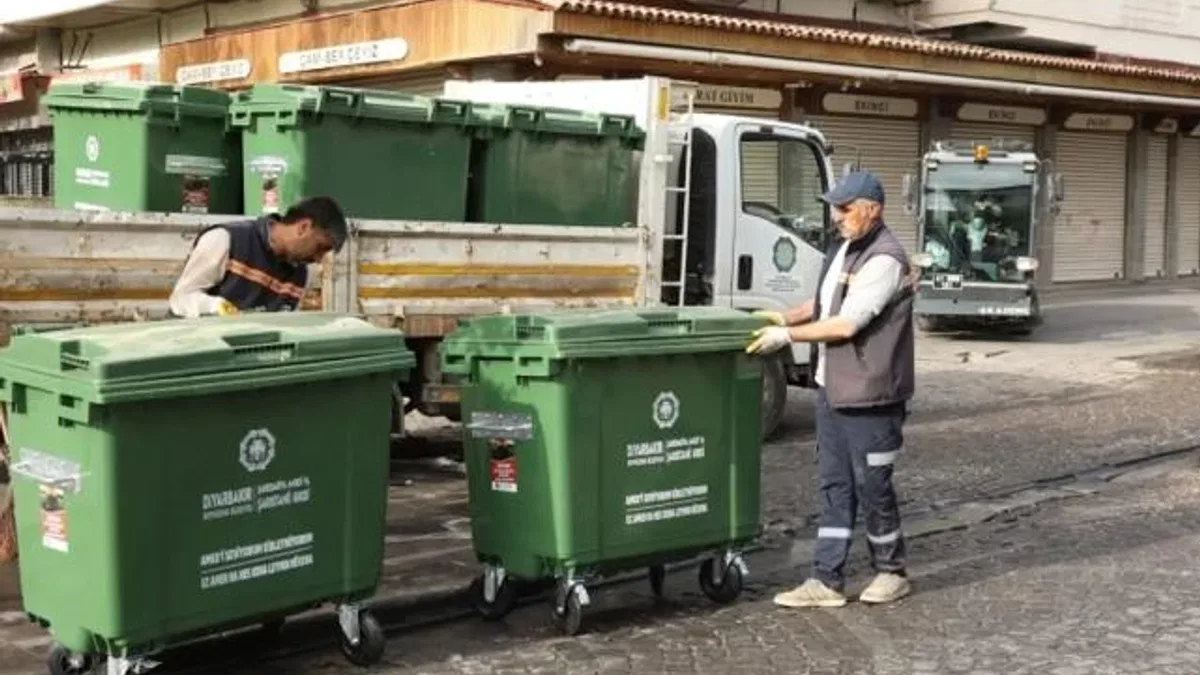 Diyarbakır’da yeni nesil çöp konteynerleri alanlarda
