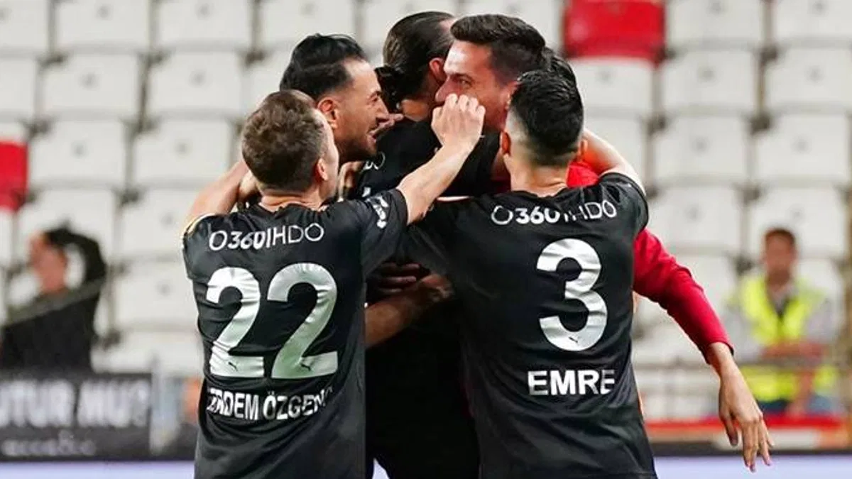 Bitexen Antalyaspor 1-2 Siltaş Yapı Pendikspor (Maç Sonucu) Pendik’ten Antalya’da kritik 3 puan!