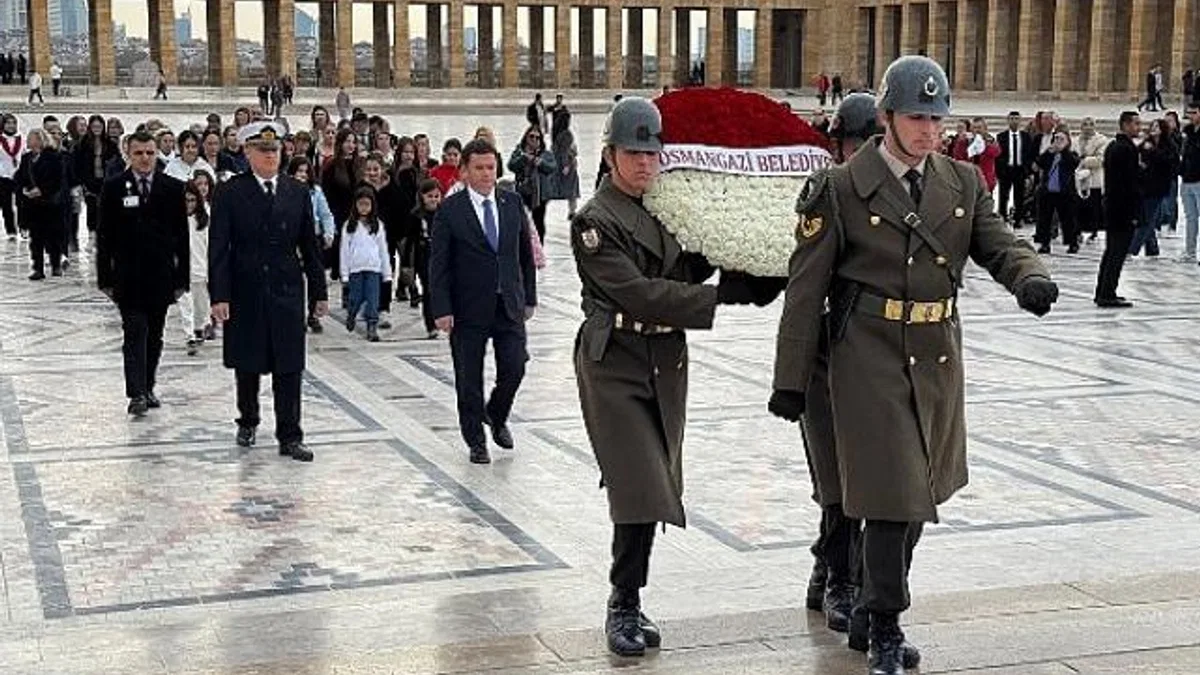 Başkan Aydın, Osmangazili çocuklar ile Ata’nın huzurunda