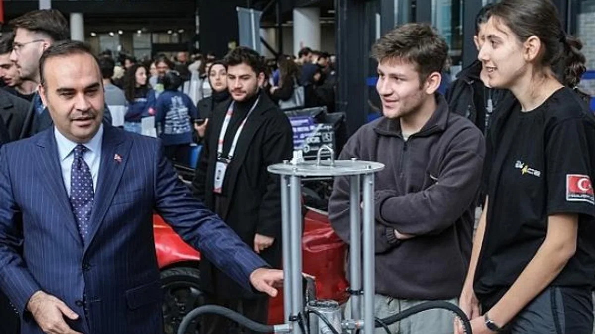 Bakan Kacır’dan Kocaeli’nin teknoloji takımlarına övgü; “Kocaeli TEKNOFEST 2024’te büyük işler başardı”