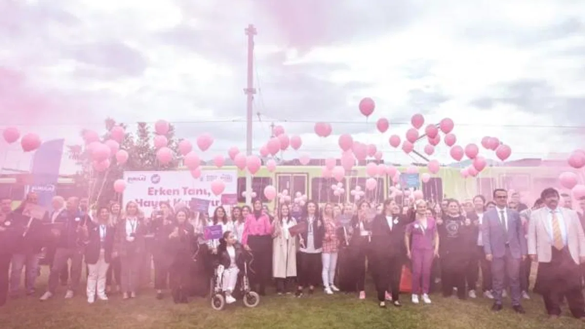 BURULAŞ’ta pembe balonlar gökyüzüne bırakıldı