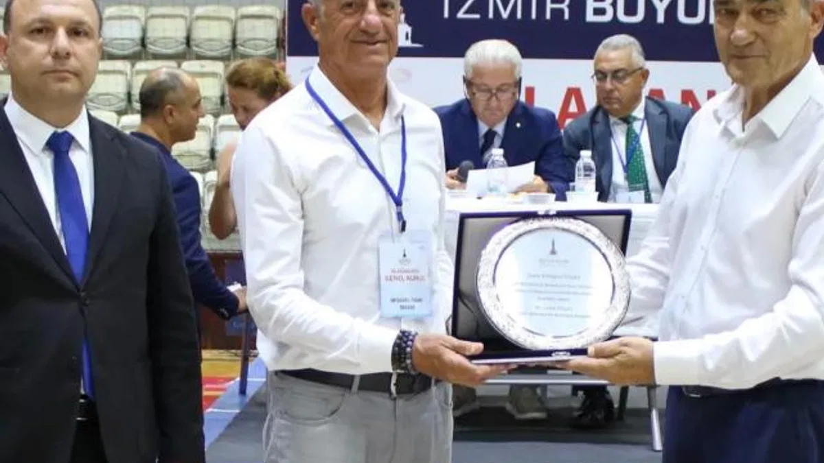 İzmir Büyükşehir Spor Kulübü’nde bayrak değişimi
