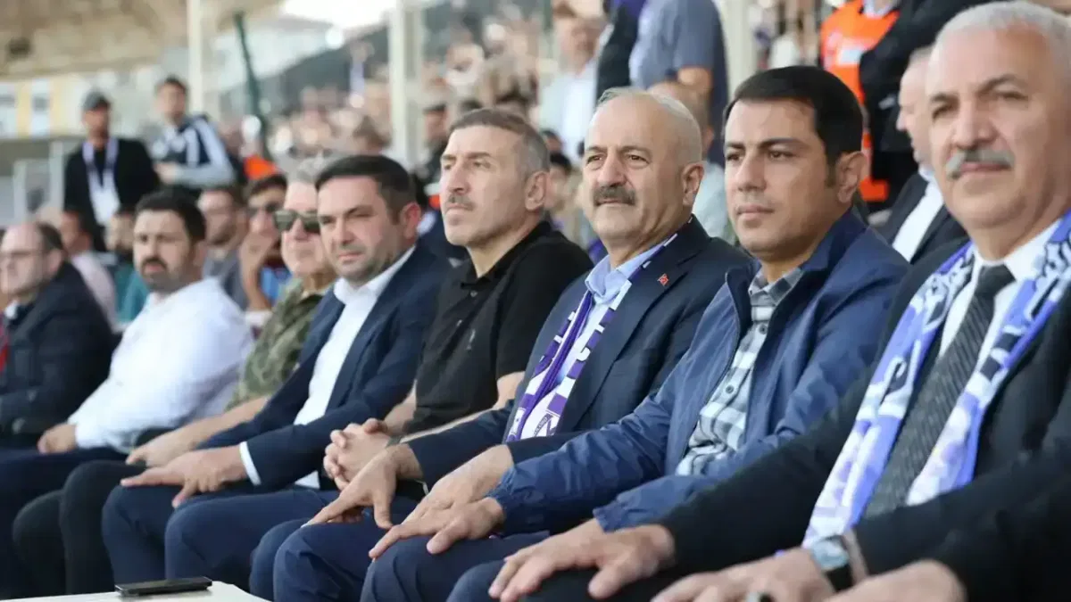 Başkan Zinnur Büyükgöz Gebzespor maçını tribünden izledi