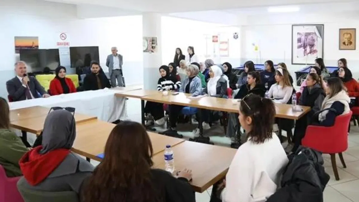 Bursa İnegöl’ü tanıttı, gençlerden de izlenimlerini dinledi