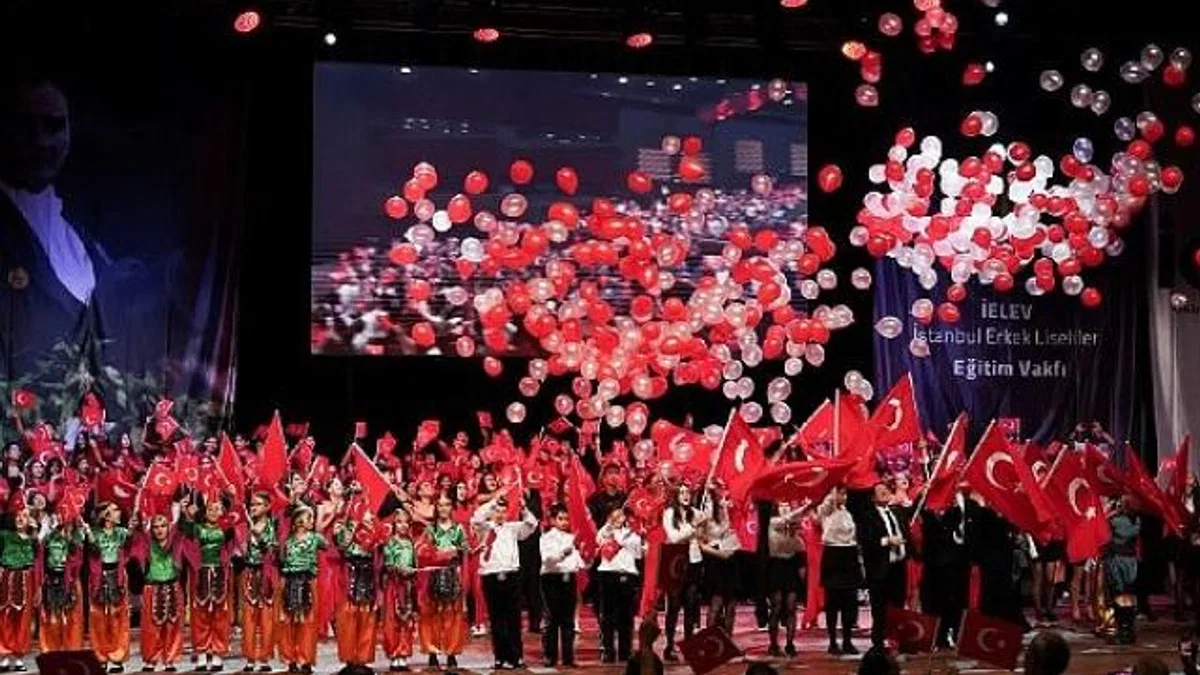 İELEV Okulları, Cumhuriyet’in 101. Yılını ‘O Biziz!’ Teması ile Kutladı