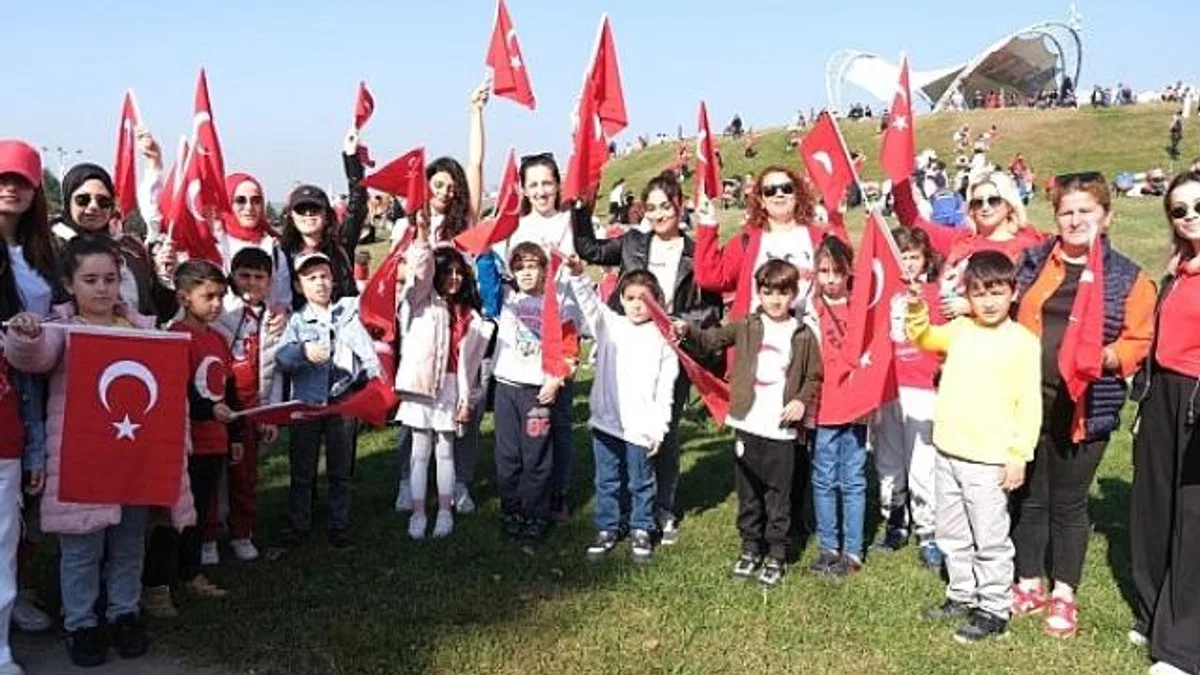 Kocaeli’de binler ‘Cumhuriyet’ aşkına koştu