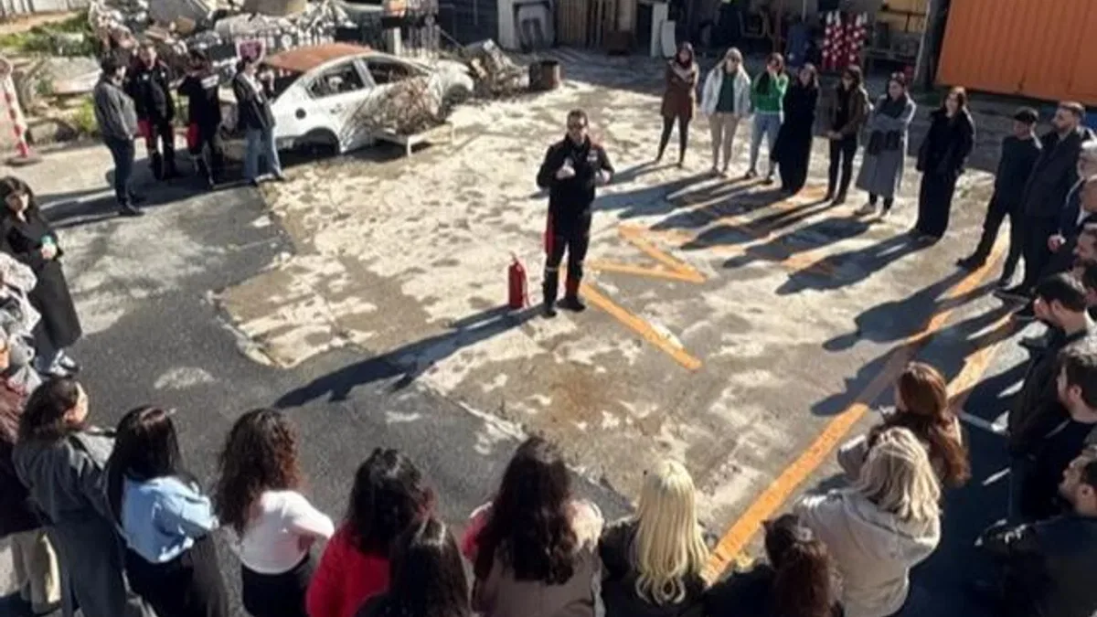 İstanbul Maltepe’de öğretmenlere yangın müdahale eğitimi verildi