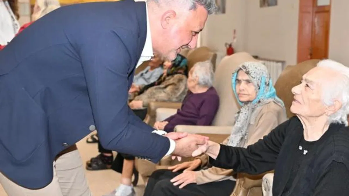 Manisa Büyükşehir’den huzurevi sakinlerine bayram ziyareti