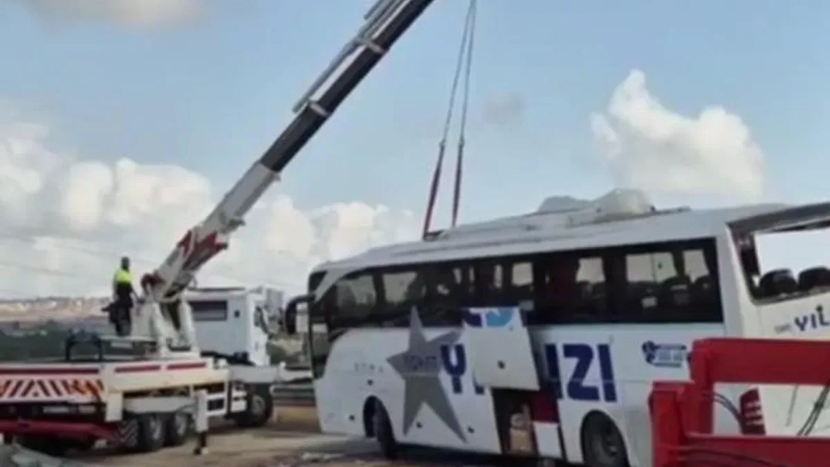 İstanbul Kuzey Marmara Otoyolu’nda feci kaza: 3 ölü, 20 yaralı!