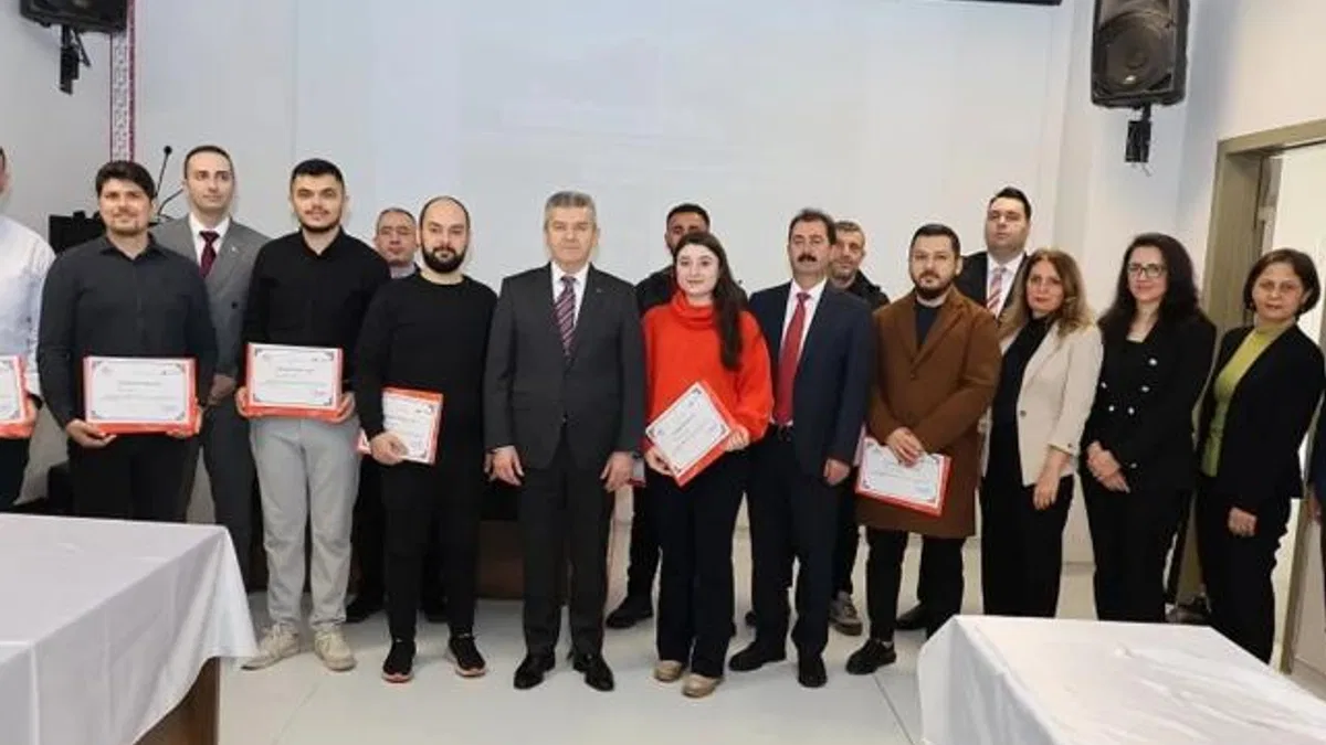 Artvin’de tütün kullanımını bırakan 15 kişiye Vali Ergün’den teşekkür