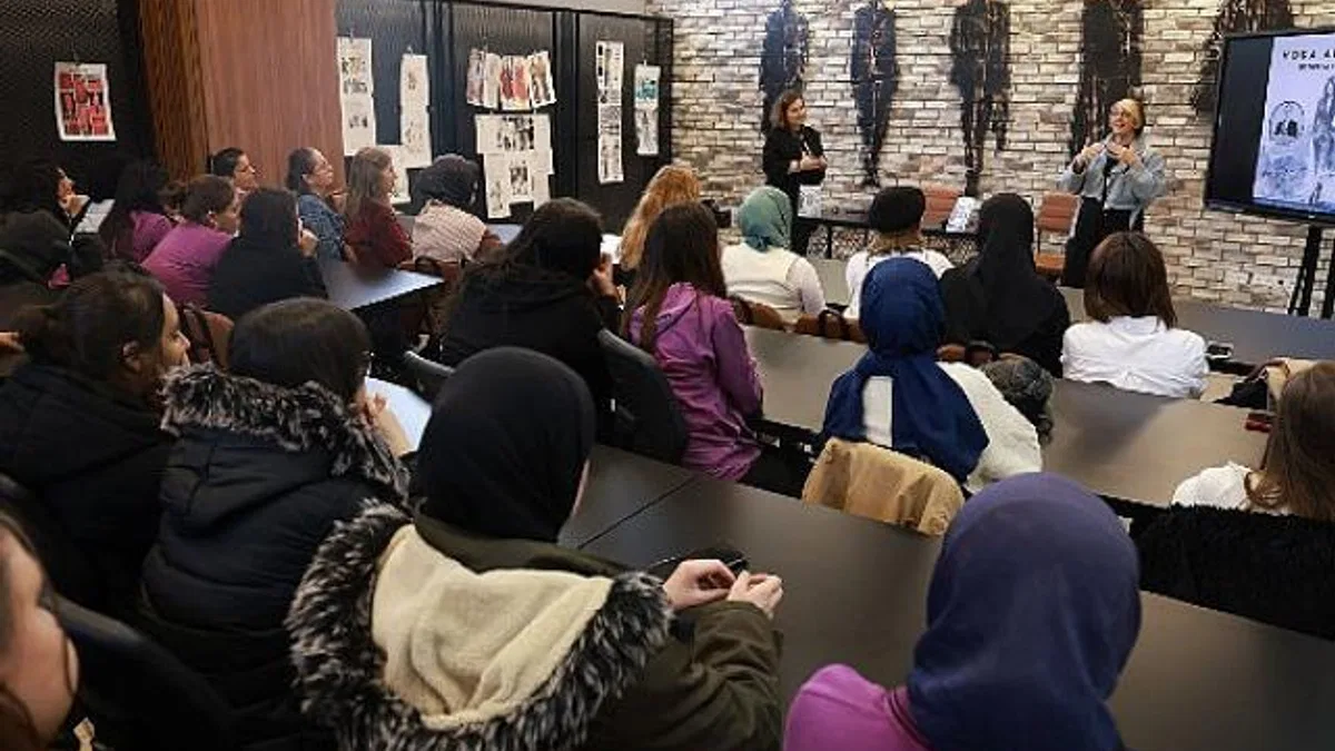 Modaya yön verenler gençlere cesaret aşıladı; “İletişim dilinizi doğru ve etkili kullanın”