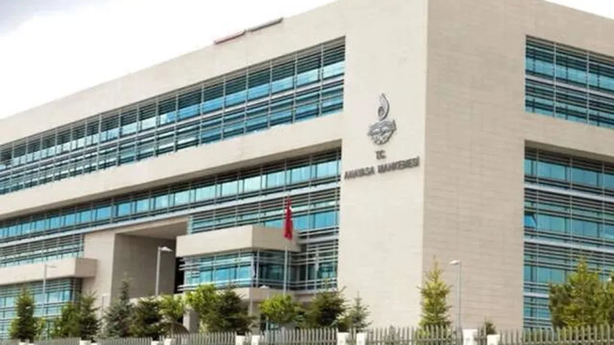 Bazı kanunlara değişiklikler yapıldı… Anayasa Mahkemesi’nin iptallerine ayar, YÖK ve TSK’da değişiklik