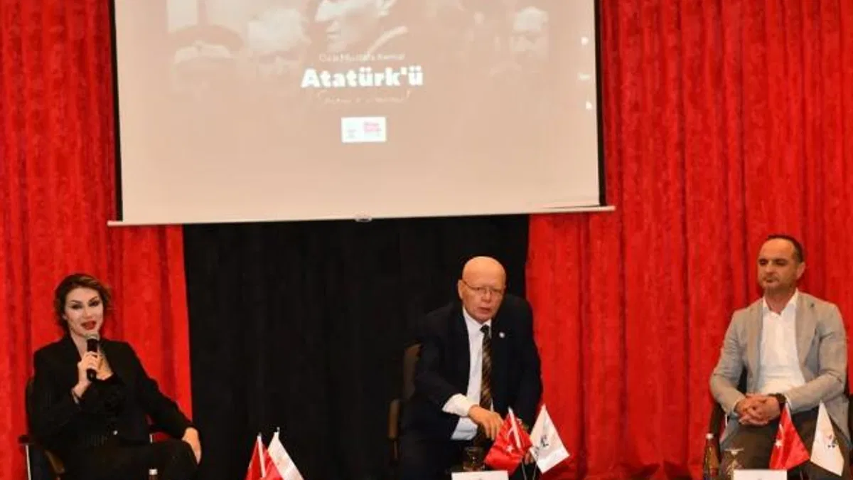 İzmir Çiğli’de “Önce İnsan ve Bir Dahi Atatürk”e büyük ilgi
