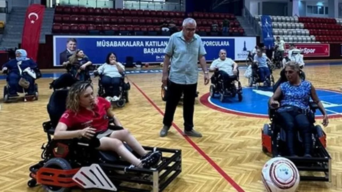 İzmir’de engeller tekerlekli sandalye futbolu ile kalktı