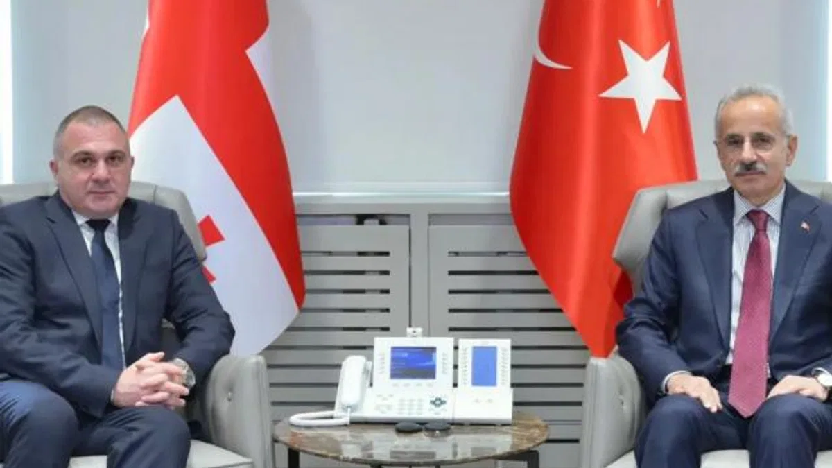 Bakan Uraloğlu Gürcistanlı mevkidaşı Sokhadze ile görüştü