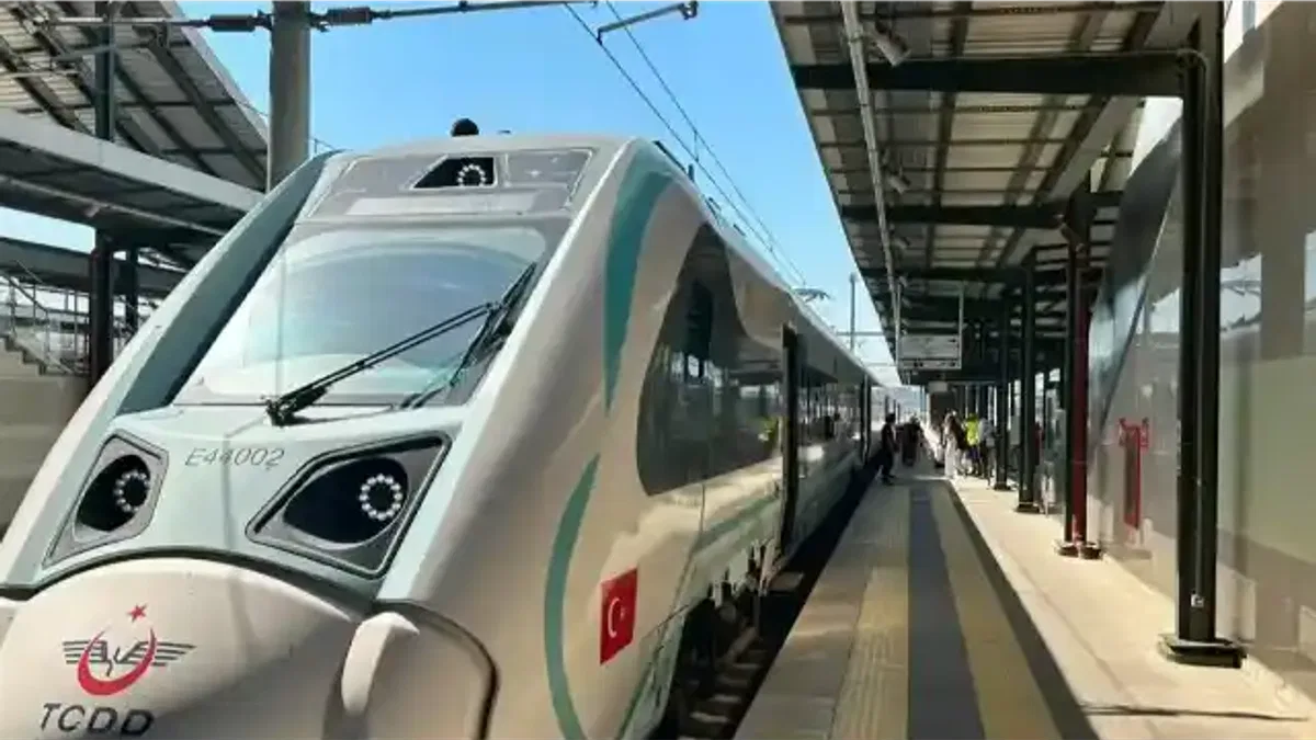 Millî elektrikli tren seti Trakya’da ilk seferine çıktı