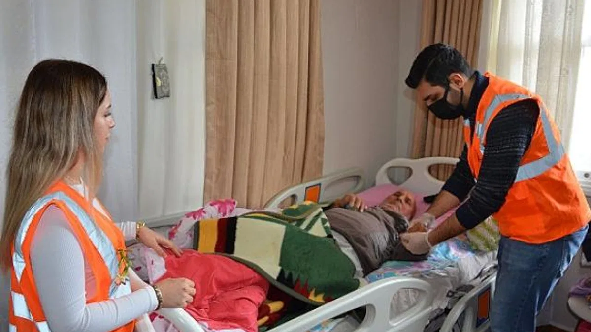 Antalya Büyükşehir Belediyesi Alanya’da hastalara fizyoterapi desteği veriyor